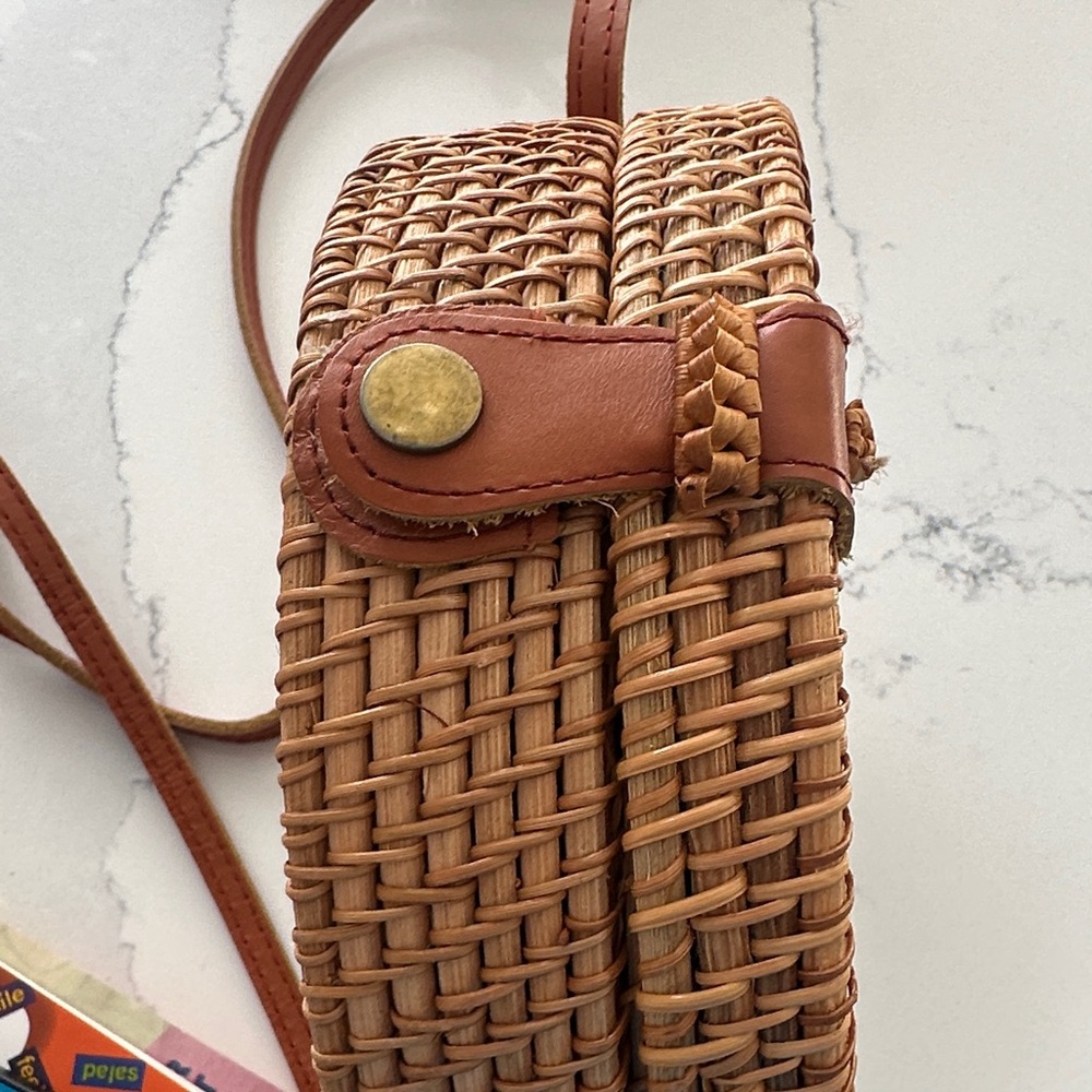Round Woven Rattan Bag - Picture 3 of 4